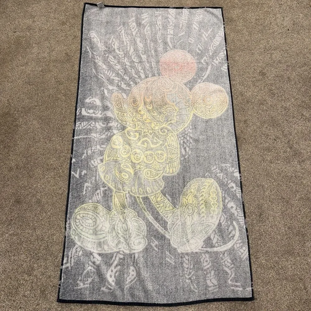 Walt Disney World Disneyland Beach Towel Mickey Mouse Henna Color